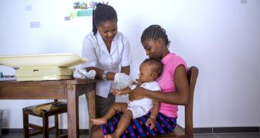 A health worker performs a rapid diagnostic test for malaria on a child (MNMUK)